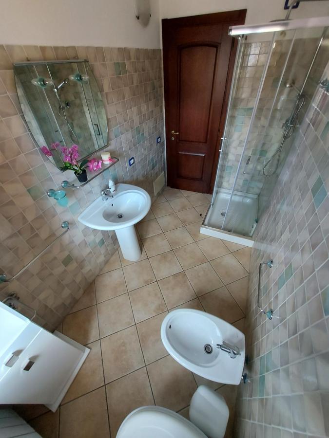 Affittacamere Center Room Tortoli Bagian luar foto